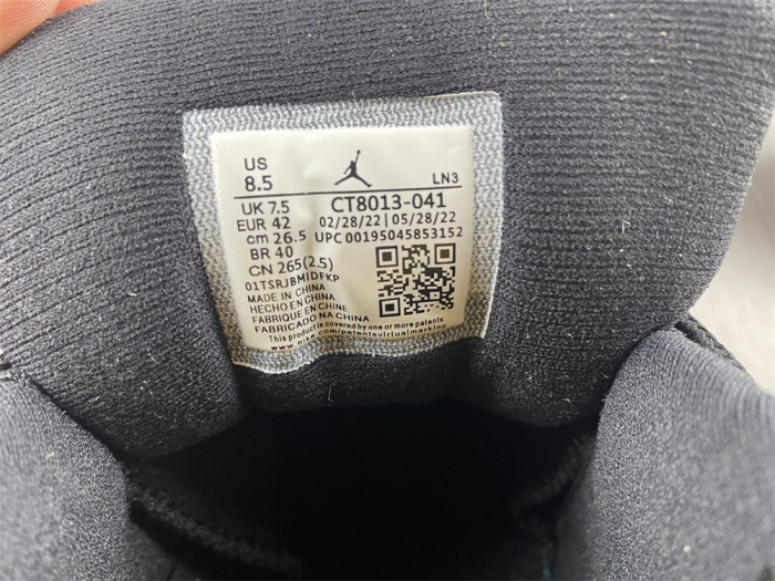 Air Jordan 12 WMNS “Hyper Royal” AO6068-004
