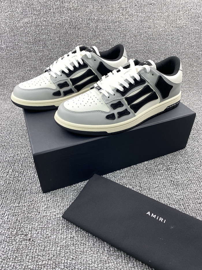 AR1M1 Low-Top Sneaker